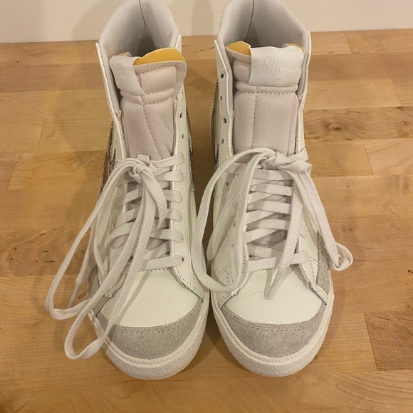 Nike Blazer Mid 77 in color Snake - Picture 2 of 5